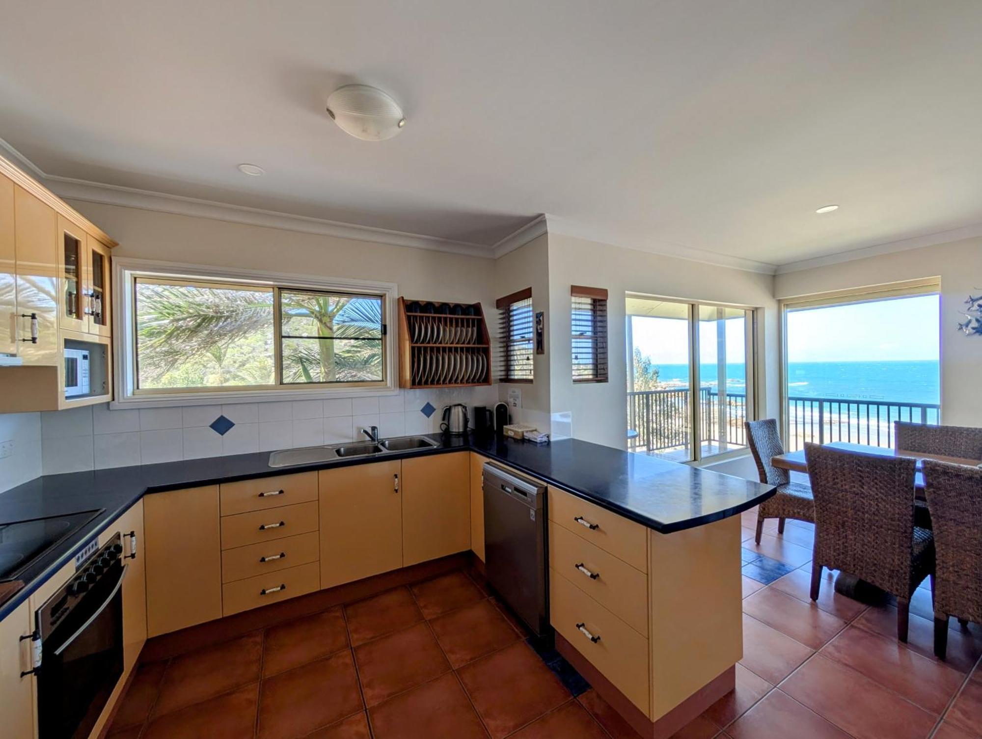 Rose Bay Resort Боуэн Экстерьер фото